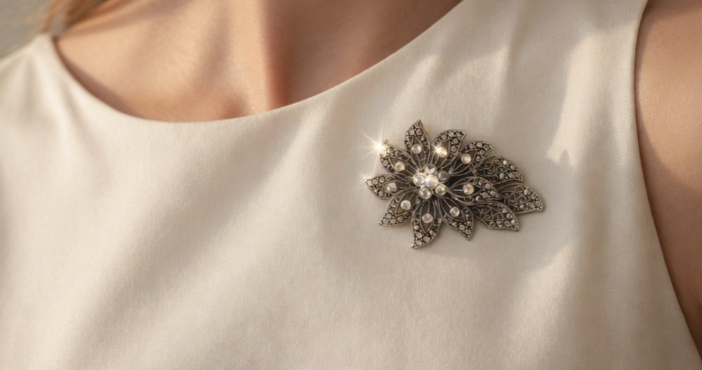 Vtg Silver Liz Claiborne Marcasite and Crystal Flower Spray 2 1/2" Brooch